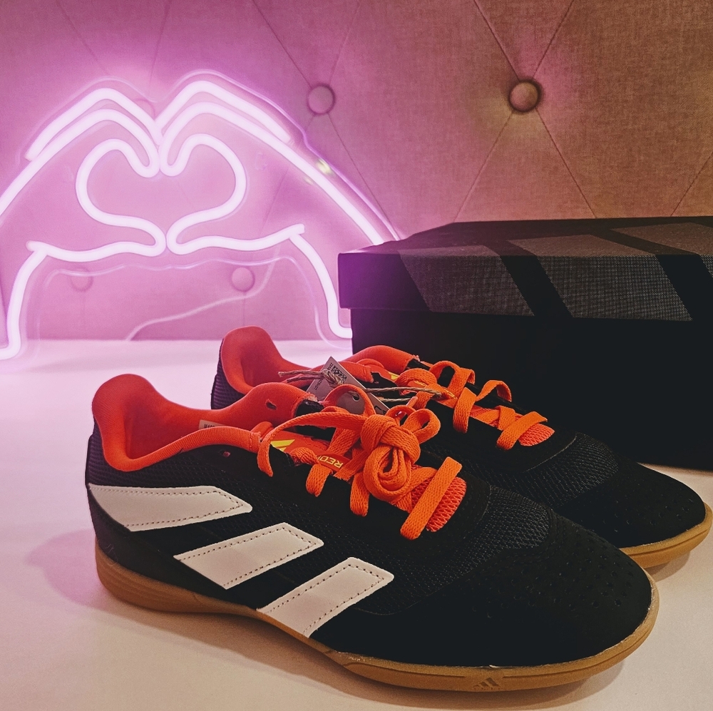 🐆 Adidas Predator Club Soccer Shoes